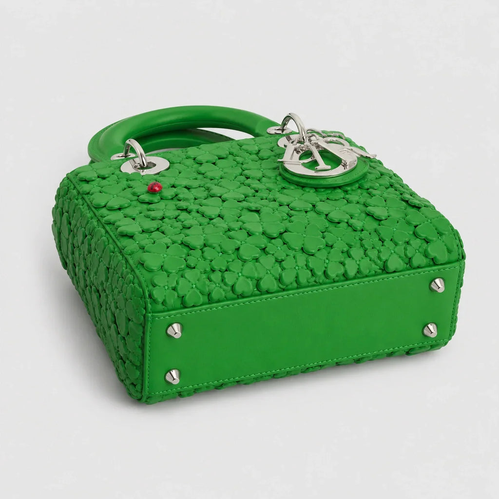 Lady Dior Clover Allover Lammleder Lucky Green — Beschläge Detailansicht | Luren Authentisch