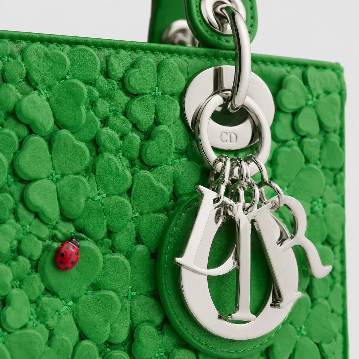 Lady Dior Clover Allover Lammleder Lucky Green — Henkel und Trageriemen | Luren Authentisch